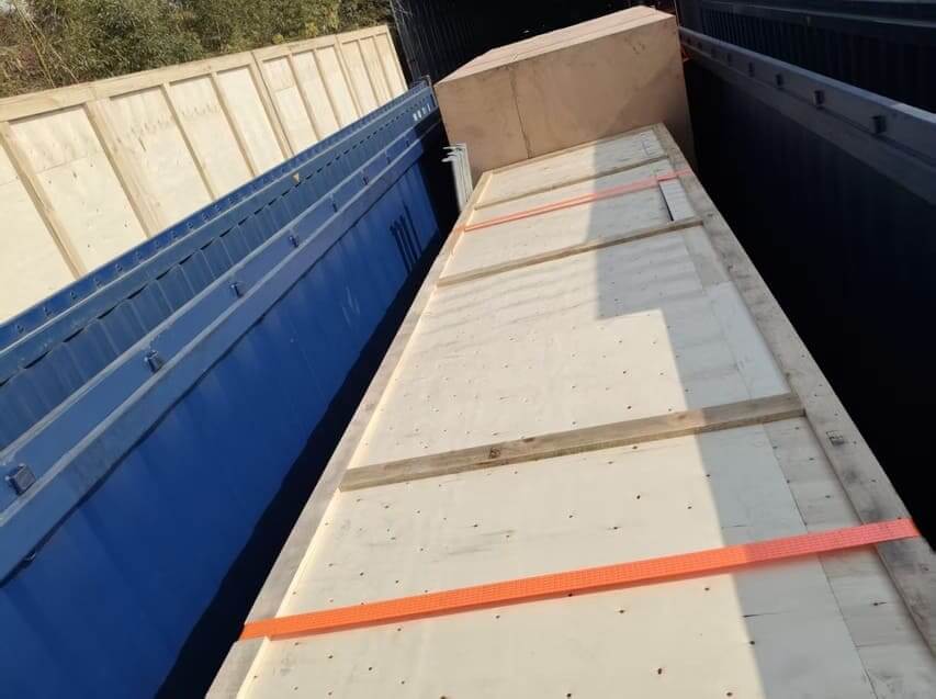 distillation columns package reinforced for shipment